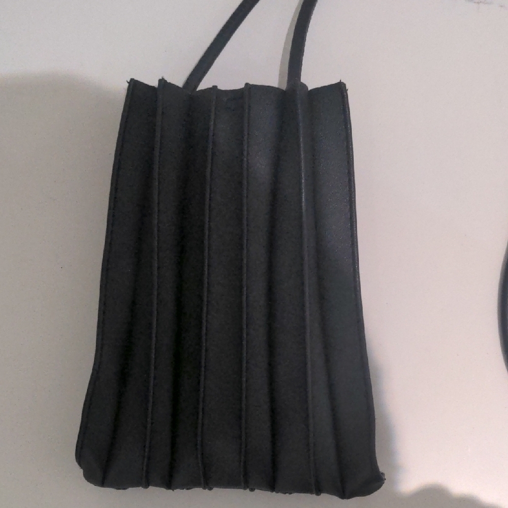 Elegant Black Pleated Women's Bag - Picture 2 of 2